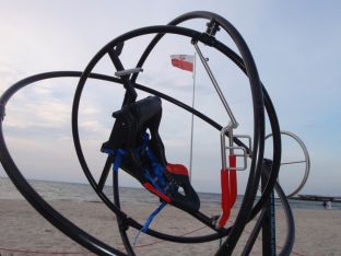 Gyroscope without mechanical drive – with seat